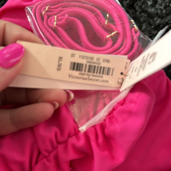 NWT size XL - Picture 3 of 5